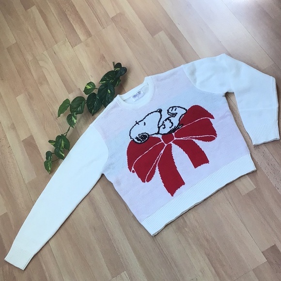Snoopy Valentine’s Bow Sweater ❤️ + Socks in Heart Shaped Box / Peanuts - Picture 8 of 16